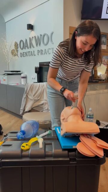 Immediate Life Support training at Oakwood Dental Practice. Building confidence, sharpening skills, and ready to respond when every second counts 🚑🦷 
#ilstraining #immediatelifesupport #savinglives
